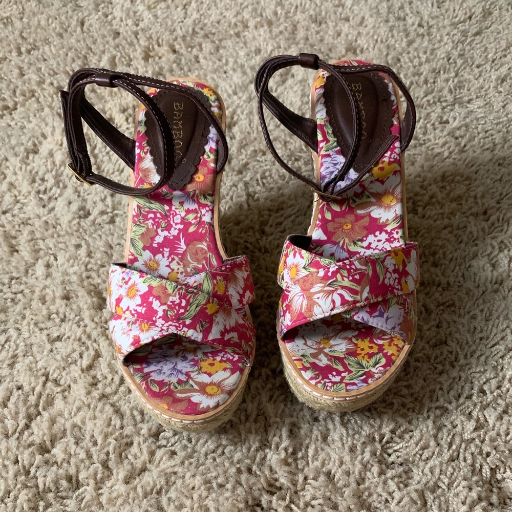 Bamboo | Floral pattern wedges 💕